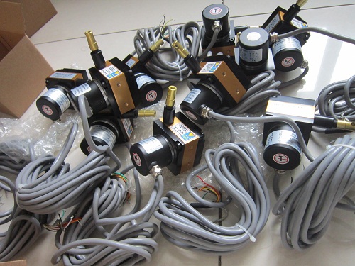 拉繩電阻尺